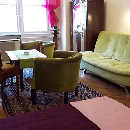 Apartment Alkotas דירה